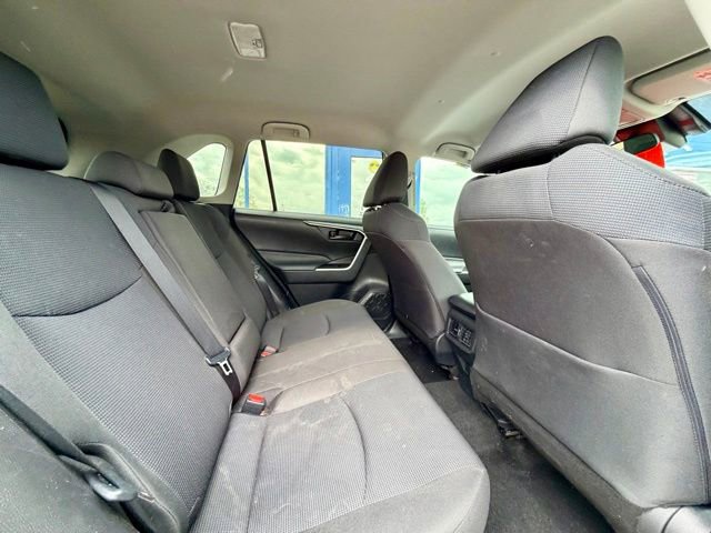 Used 2020 Toyota RAV4 LE AWD/4WD image 17
