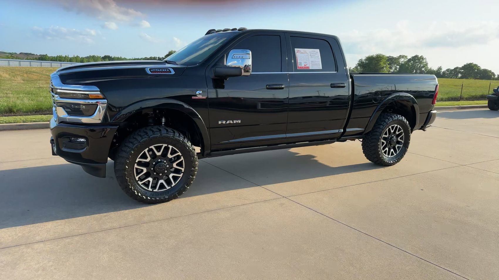 Used 2025 RAM 2500 Limited AWD/4WD image 3