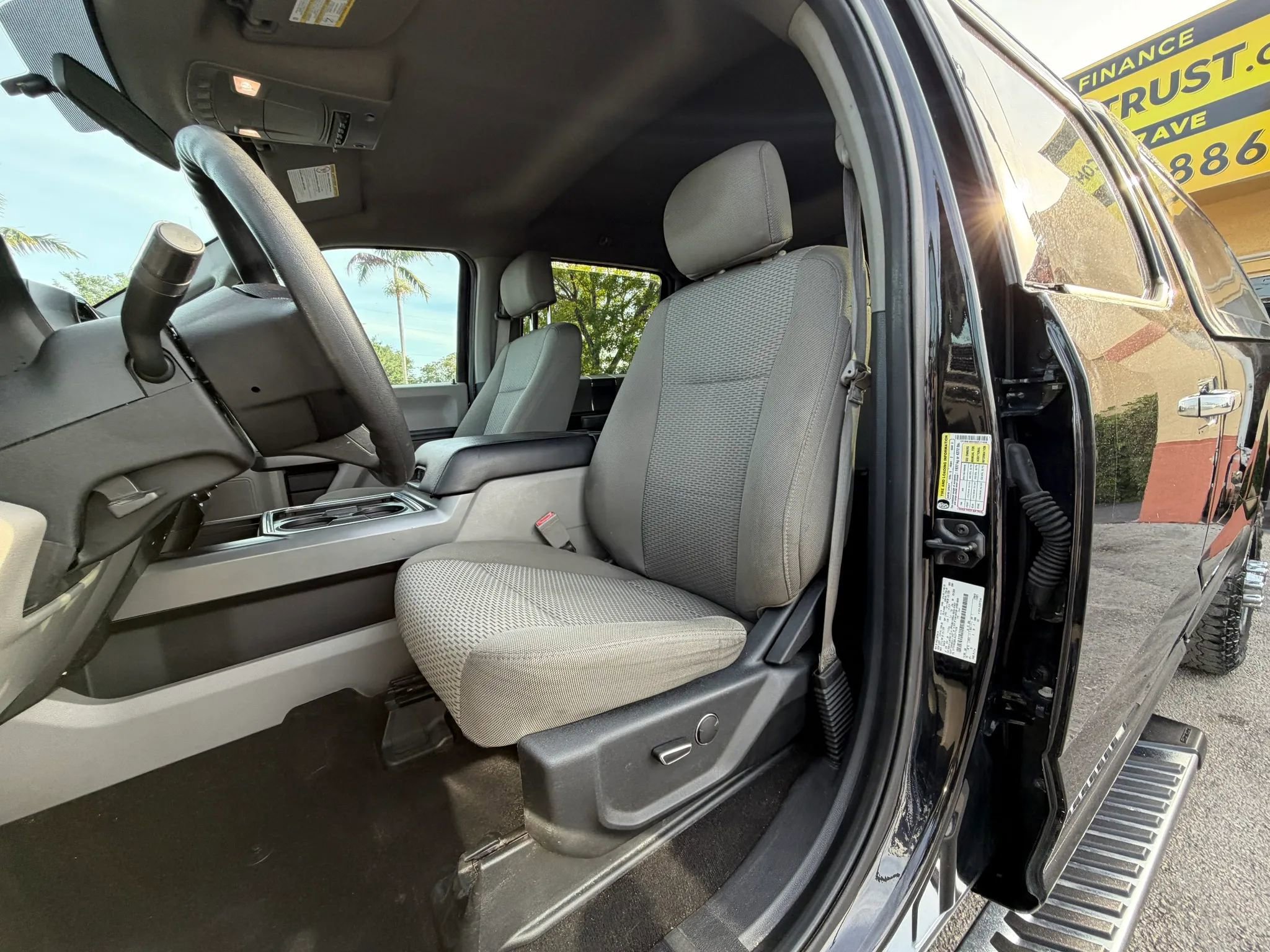 Used 2019 Ford F350 XLT w/ XLT Premium Package AWD/4WD image 13