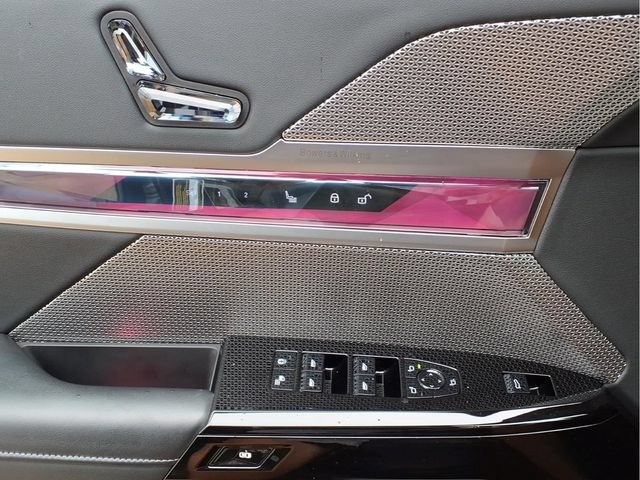 Used 2025 BMW 740i xDrive AWD/4WD image 18