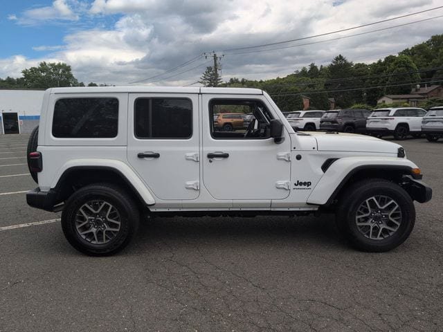 Certified 2025 Jeep Wrangler Unlimited Sahara AWD/4WD image 4