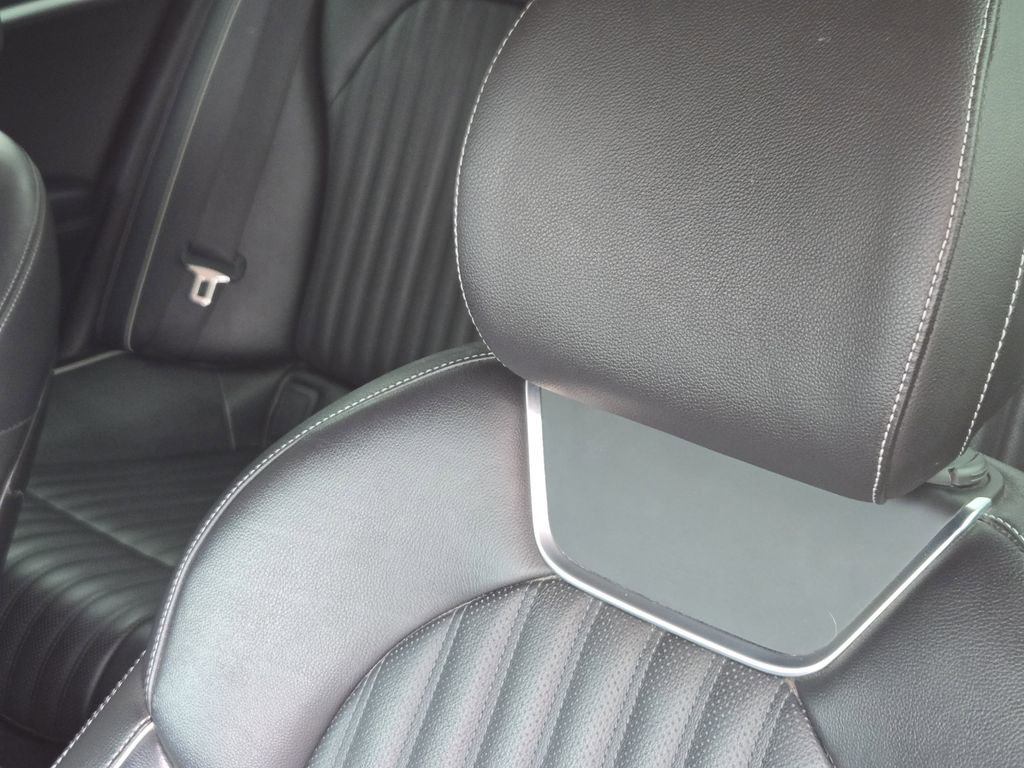 Used 2022 Genesis G70 3.3T RWD image 10