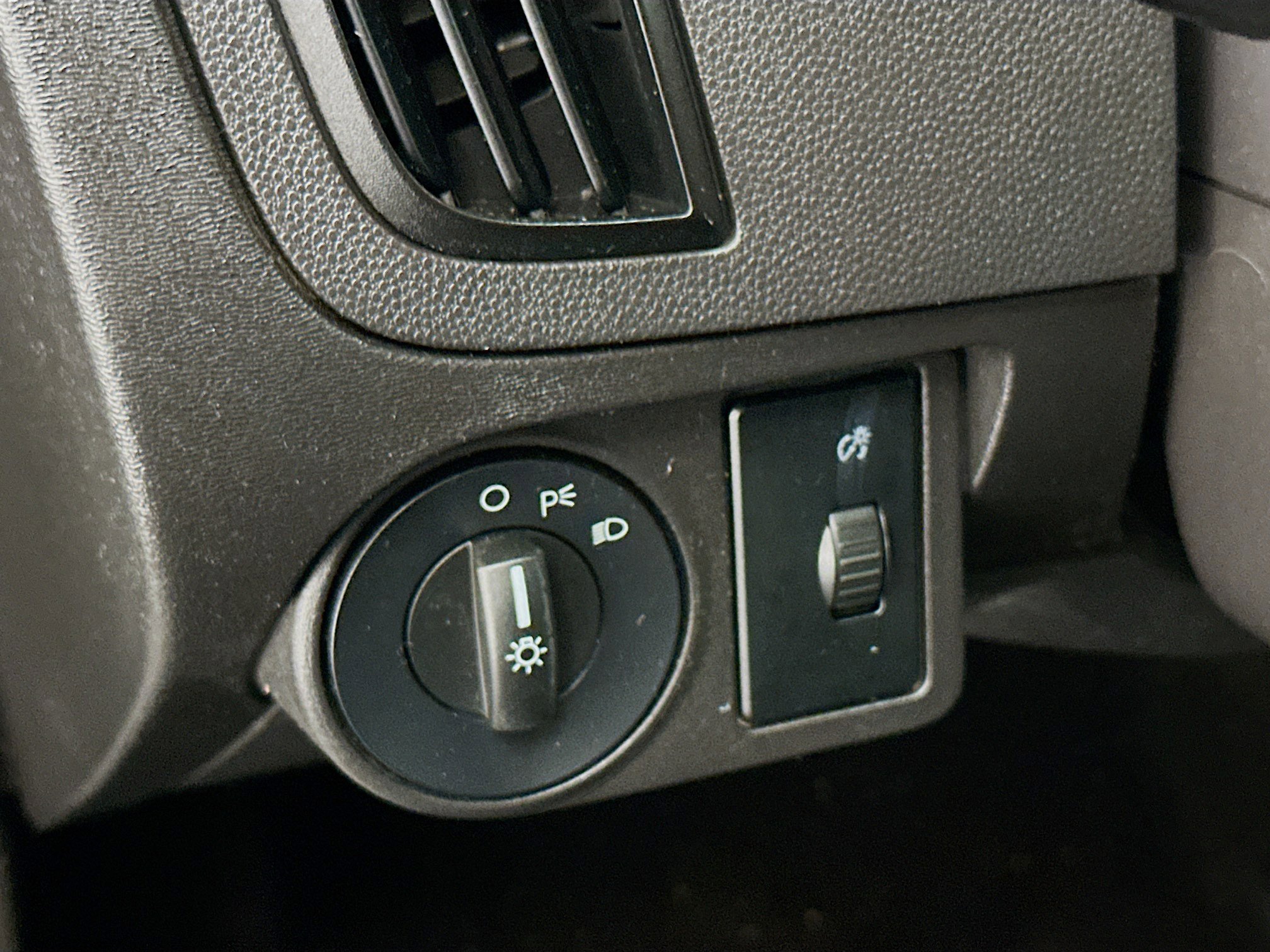 Used 2009 Ford Focus SE FWD image 17