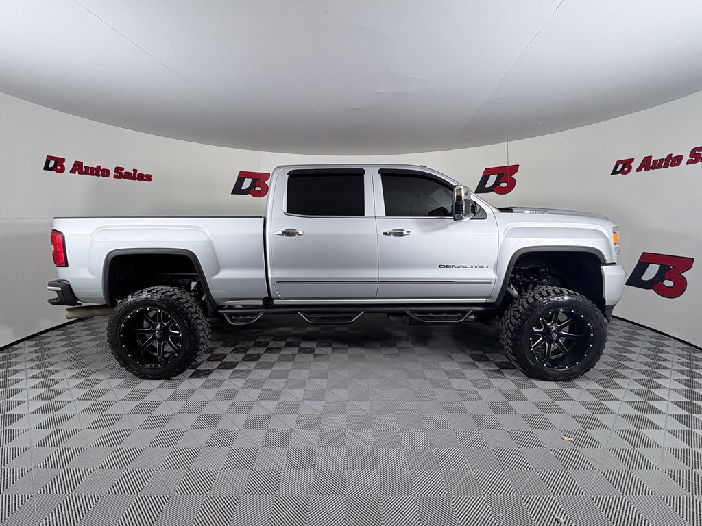 Used 2019 GMC Sierra 2500 Denali w/ Duramax Plus Package AWD/4WD image 9