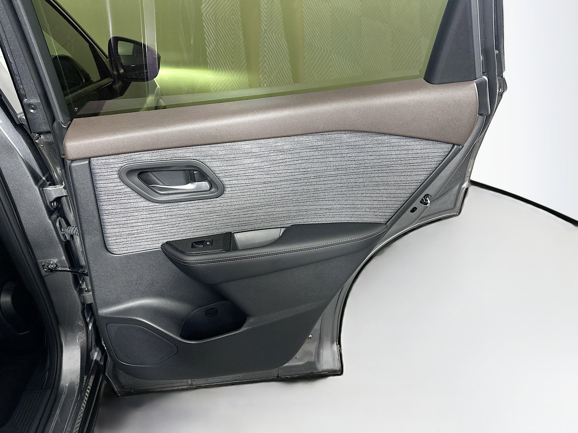 Used 2023 Nissan Rogue SV FWD image 28
