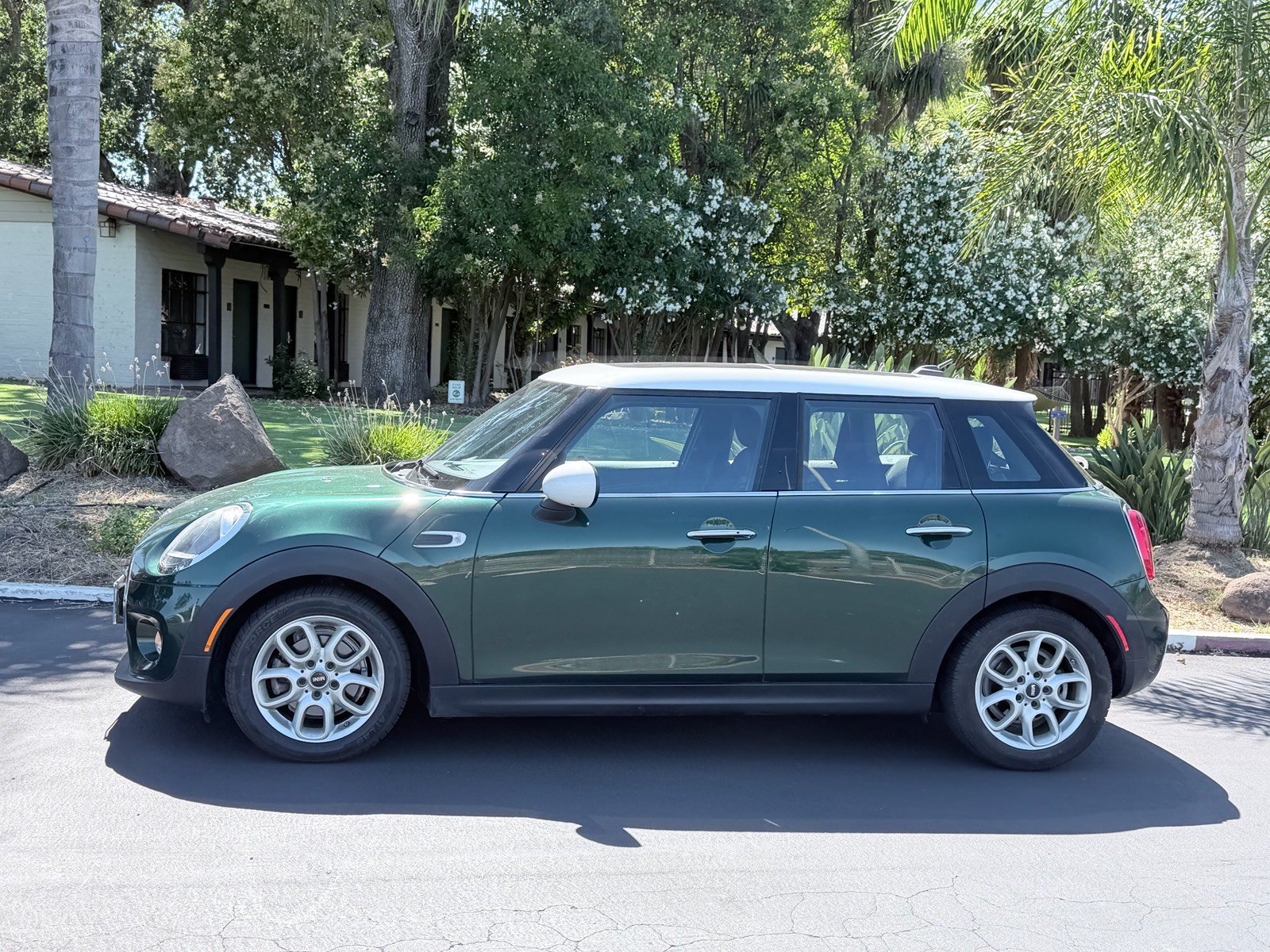 Used 2019 MINI Cooper 4-Door Hardtop FWD image 2