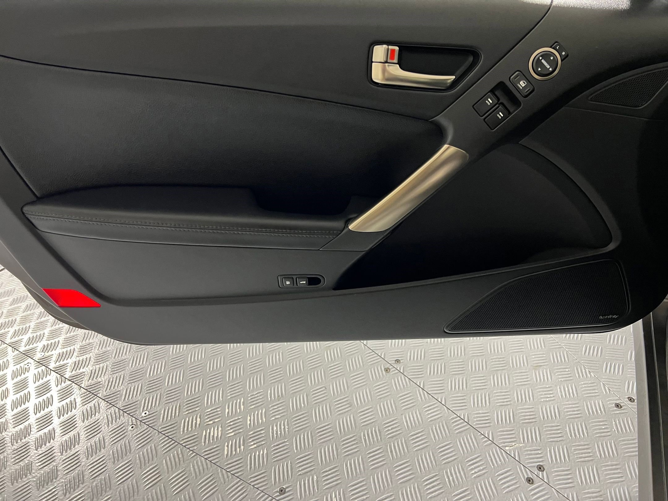 Used 2013 Hyundai Genesis 3.8 image 21