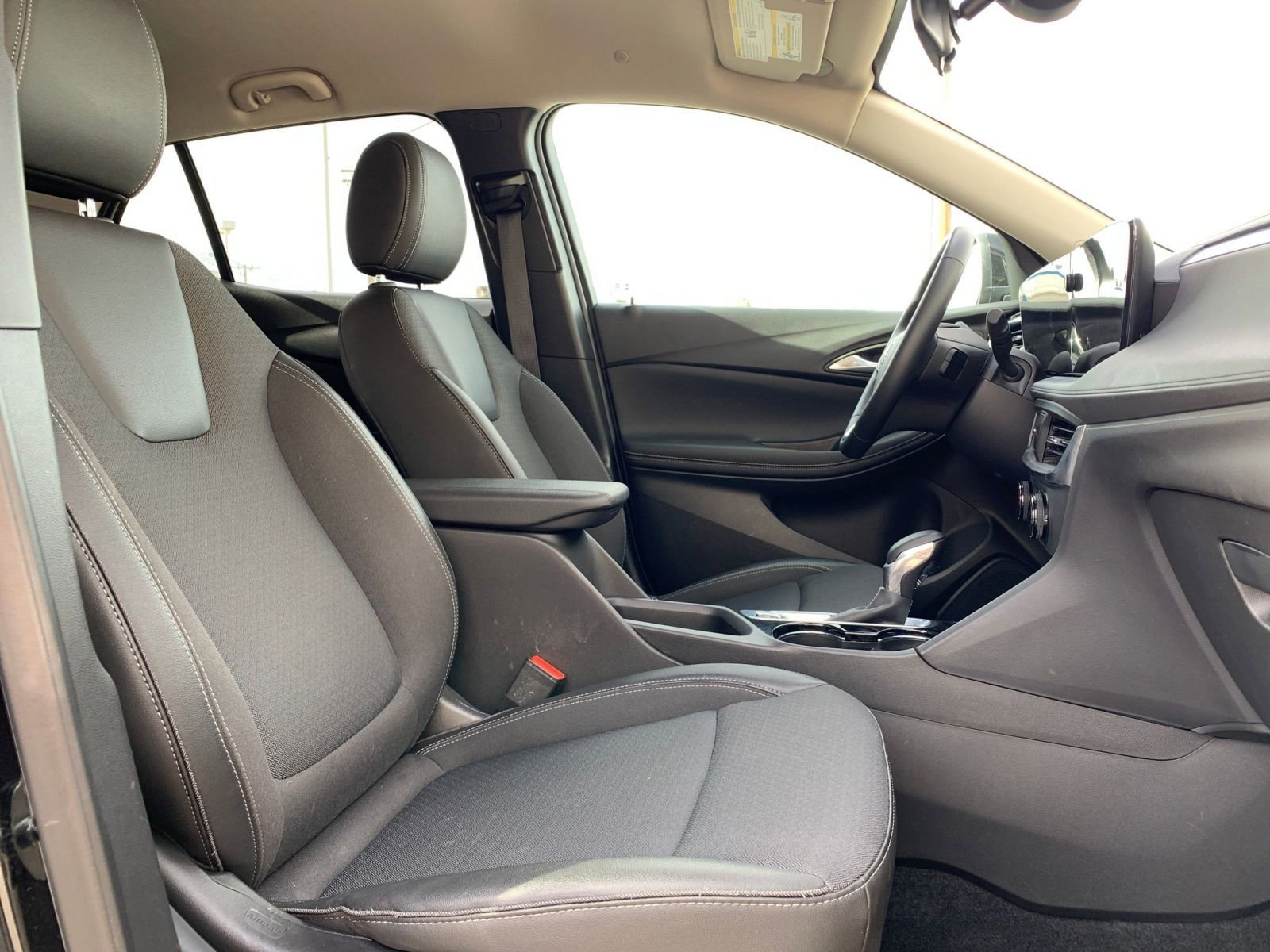 Used 2025 Buick Encore GX Preferred image 35