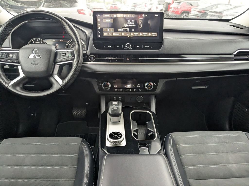 Used 2025 Mitsubishi Outlander SE FWD image 23