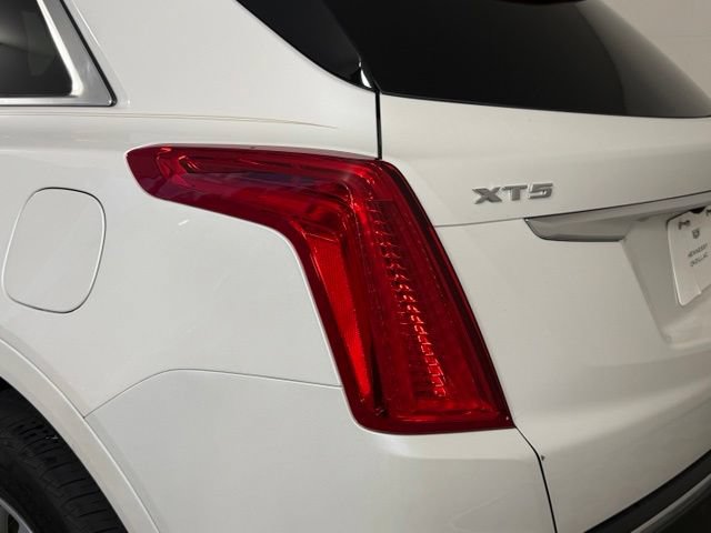 Used 2017 Cadillac XT5 Luxury w/ Driver Awareness Package FWD image 18