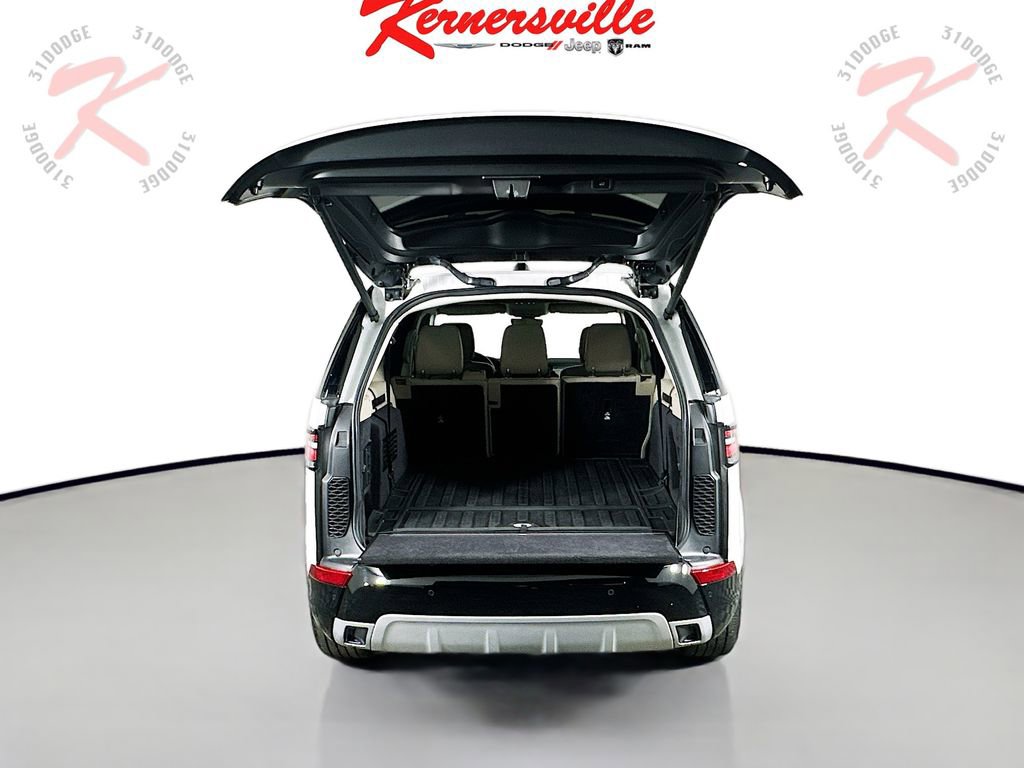 Used 2020 Land Rover Discovery Landmark image 29