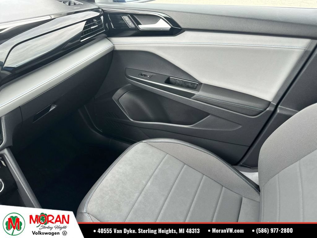 Certified 2024 Volkswagen Taos SE AWD/4WD image 35