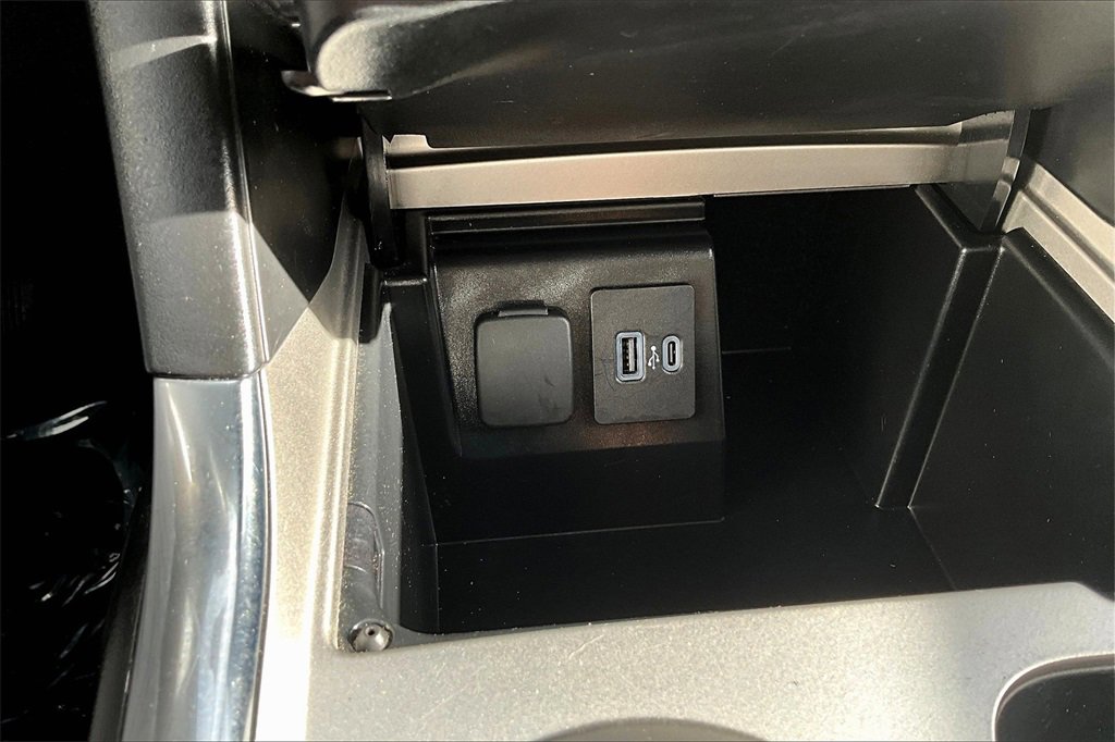 Used 2024 Ford Explorer Limited image 32