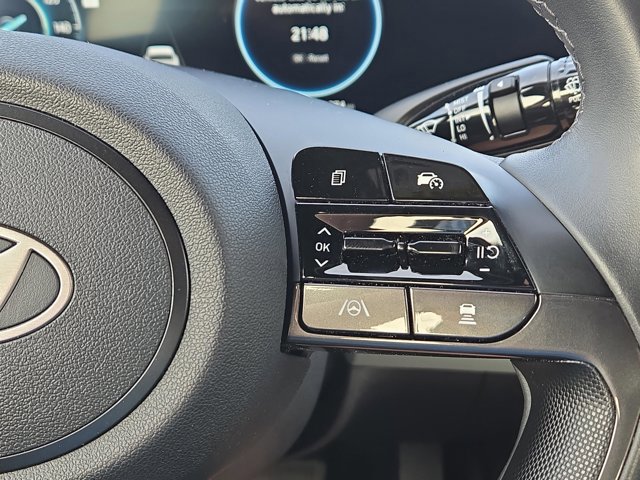 Used 2025 Hyundai Elantra Limited FWD image 23