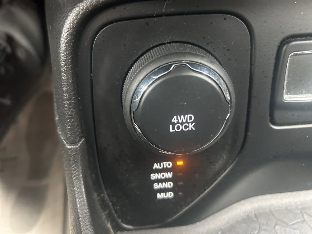 Used 2016 Jeep Renegade 75th Anniversary AWD/4WD image 28