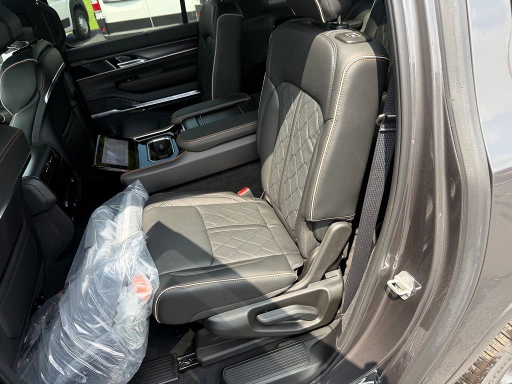 New 2026 Jeep Grand Wagoneer L Summit AWD/4WD image 31
