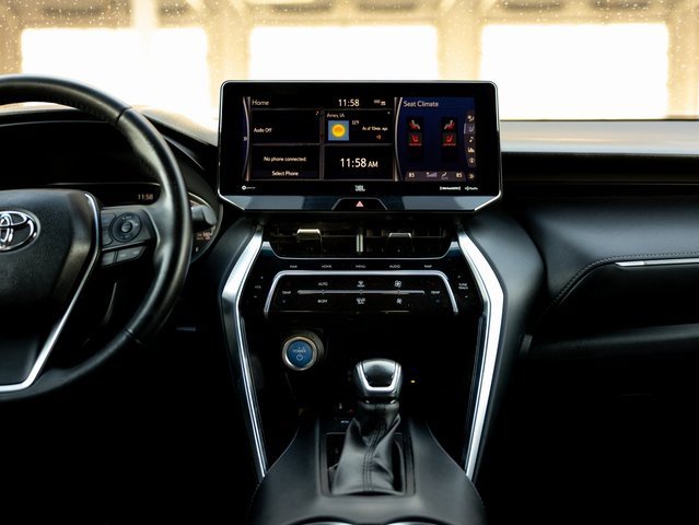 Used 2022 Toyota Venza XLE image 26