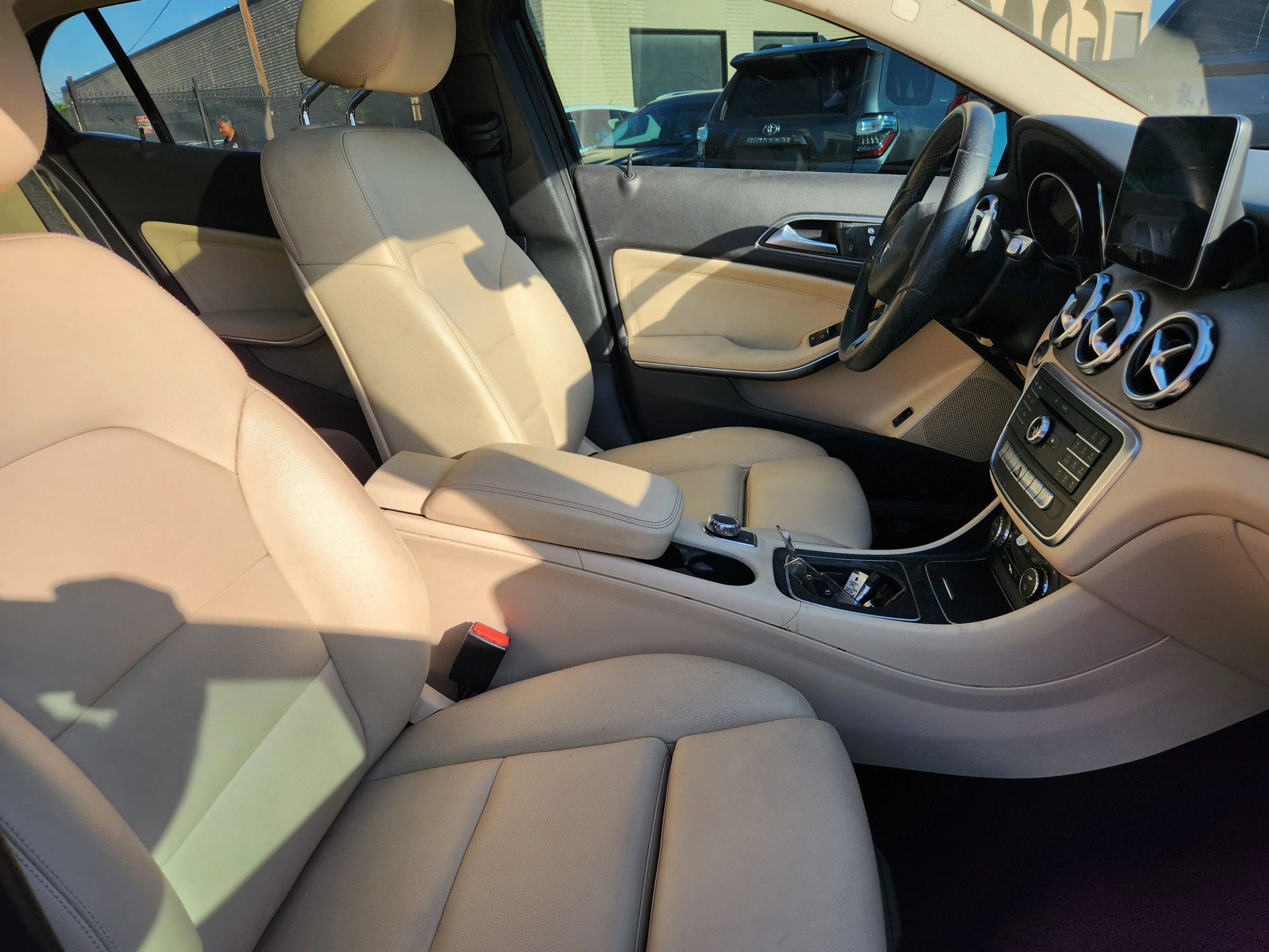 Used 2018 Mercedes-Benz GLA 250 image 16