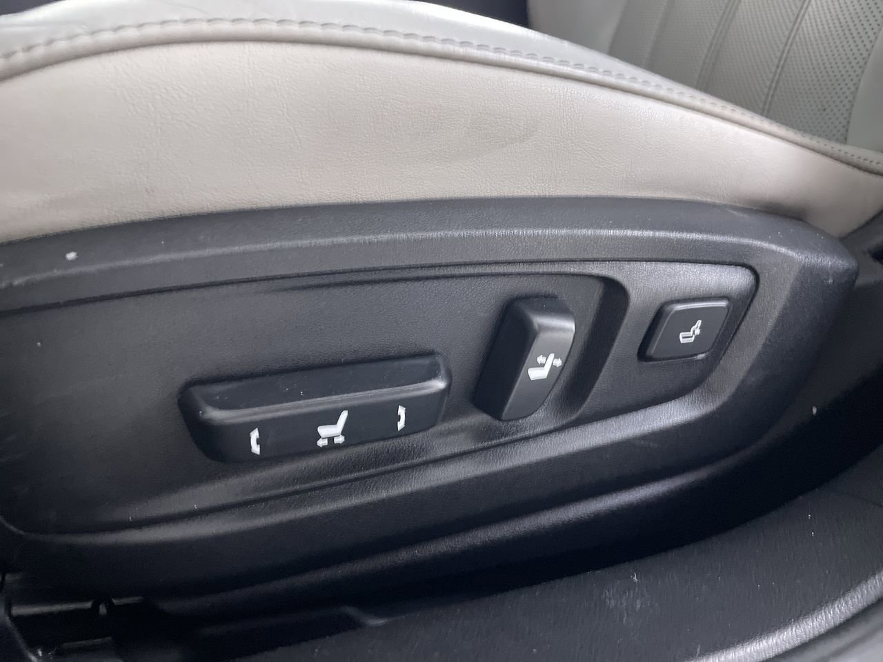 Used 2018 Lexus ES 350 w/ Luxury Package w/Wood Trim image 13