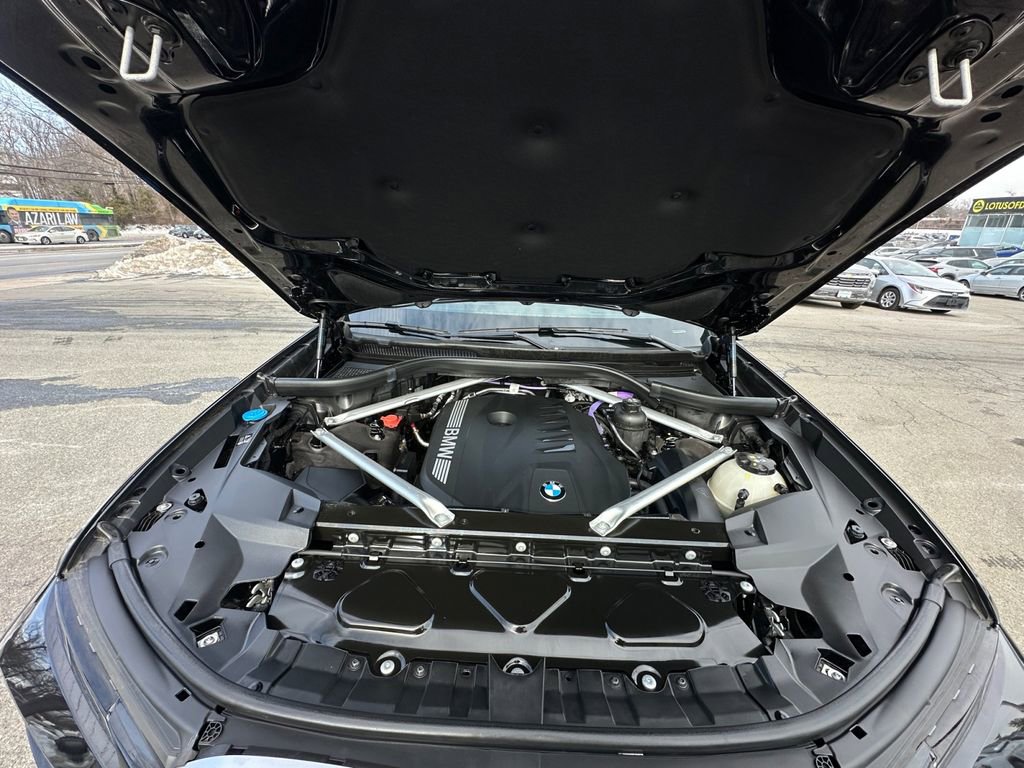 Used 2025 BMW X7 xDrive40i image 32