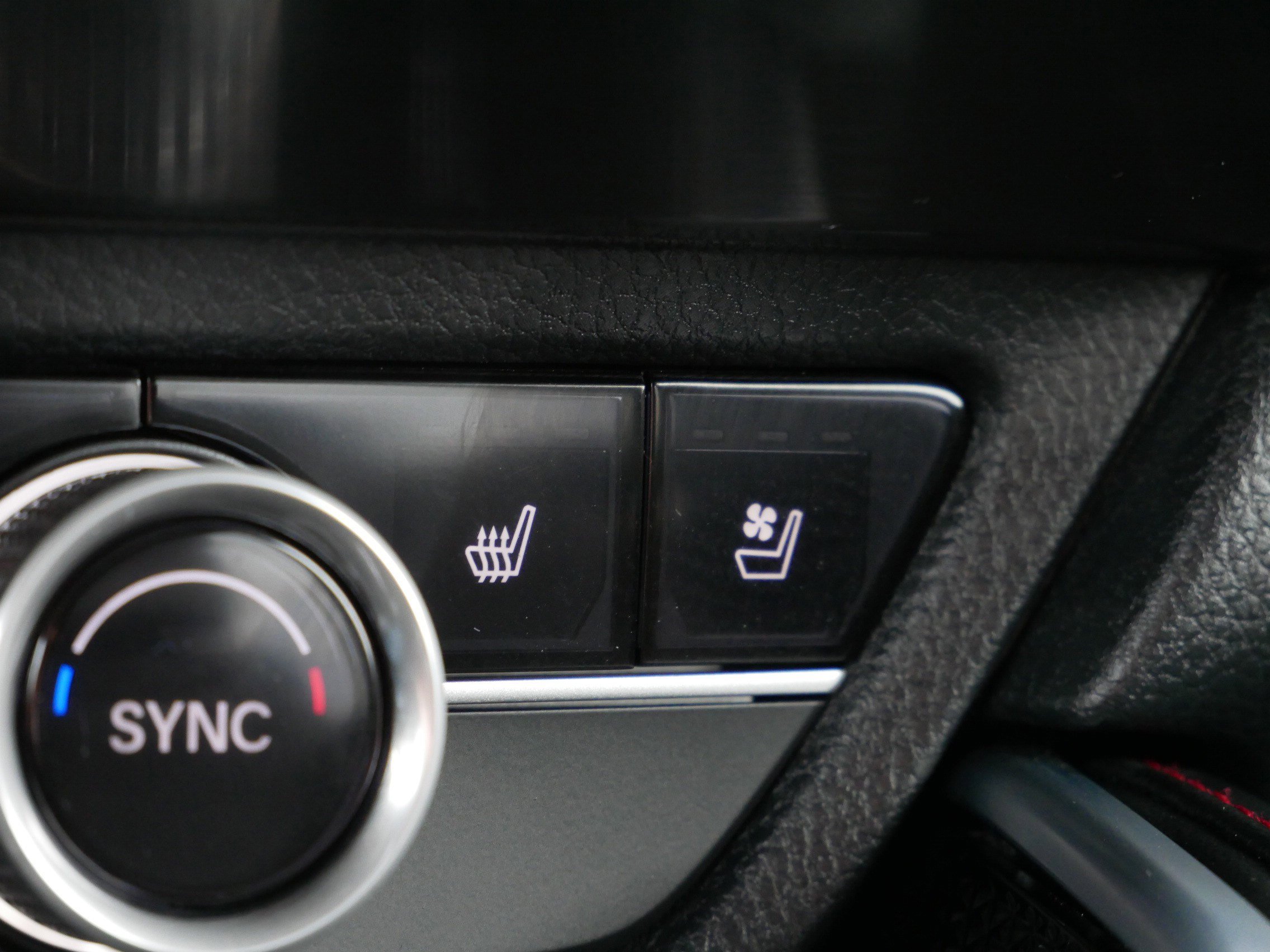 Certified 2025 Acura ADX A-Spec image 32