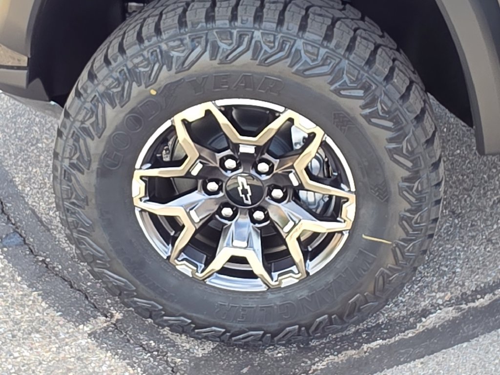 New 2026 Chevrolet Colorado ZR2 w/ Technology Package AWD/4WD image 23