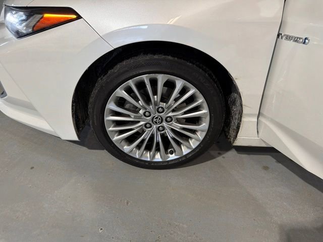 Used 2021 Toyota Avalon Limited image 28