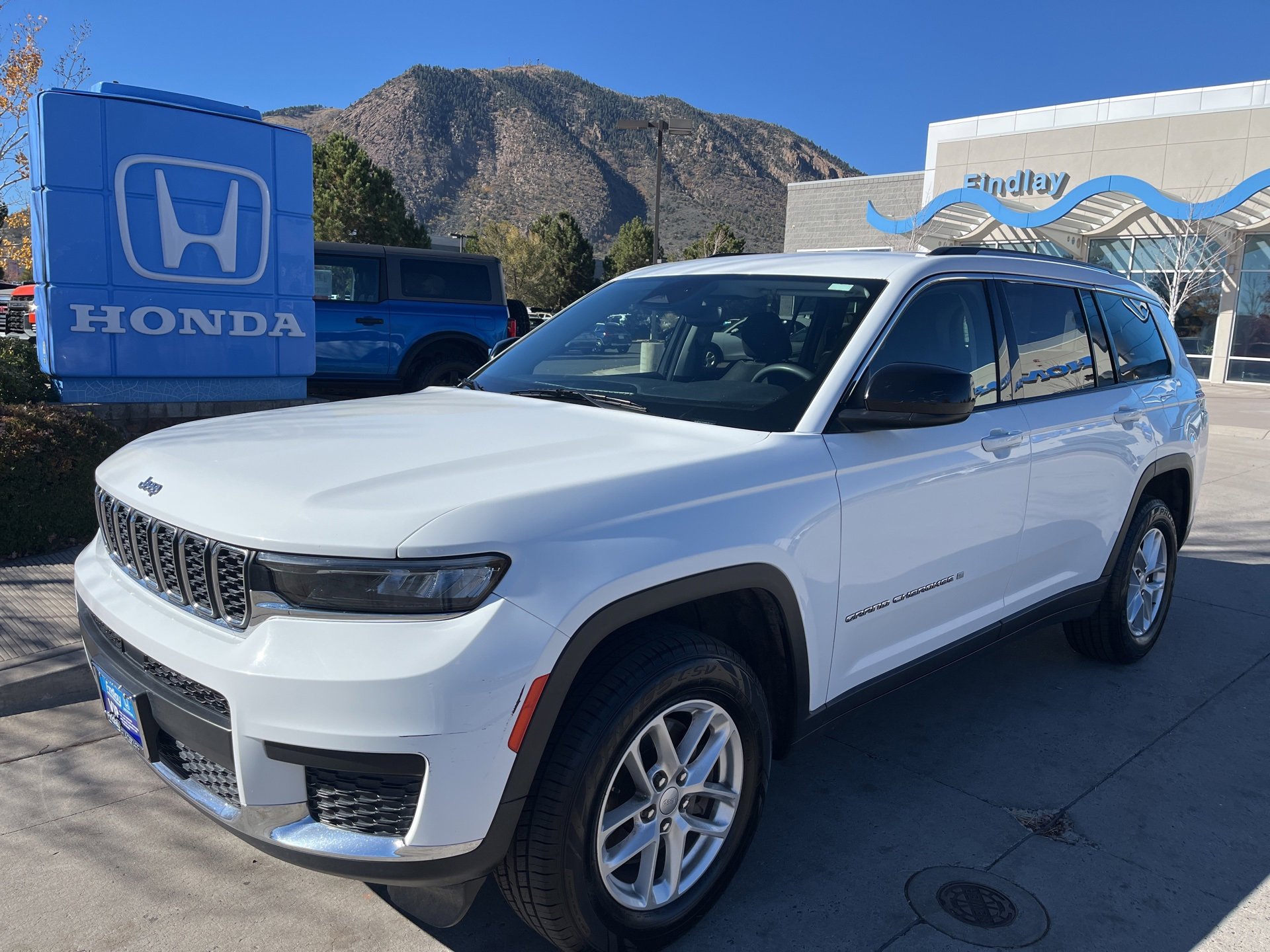 Used 2023 Jeep Grand Cherokee L Laredo