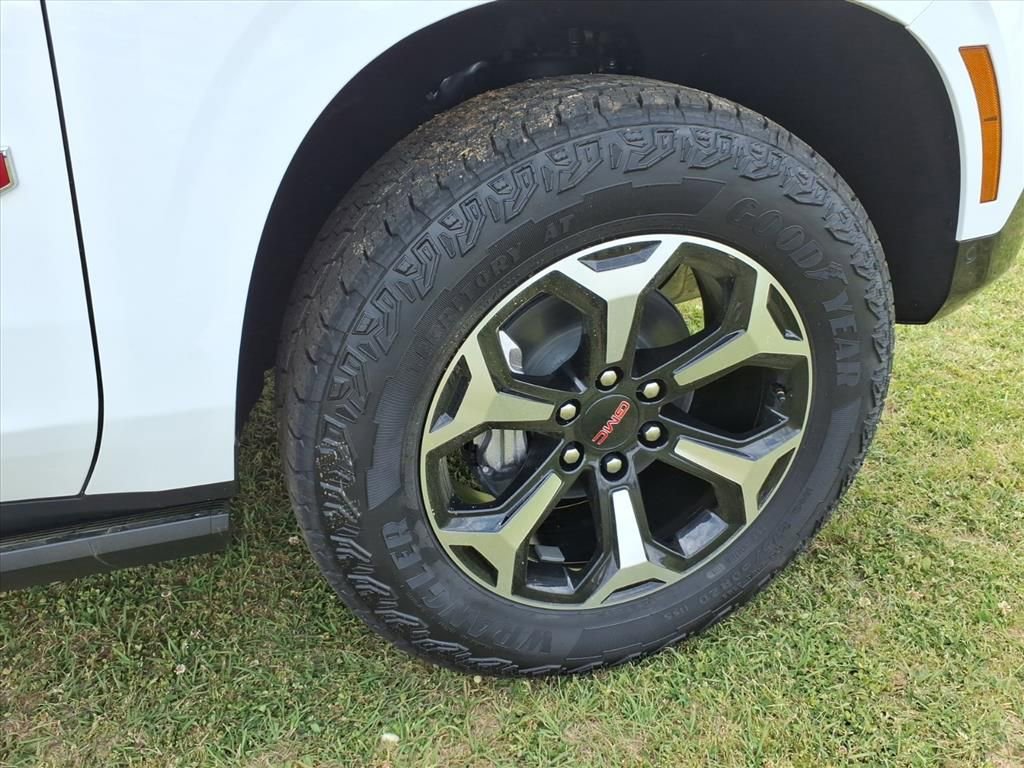 New 2026 GMC Yukon AT4 w/ AT4 Premium Plus Package AWD/4WD image 9
