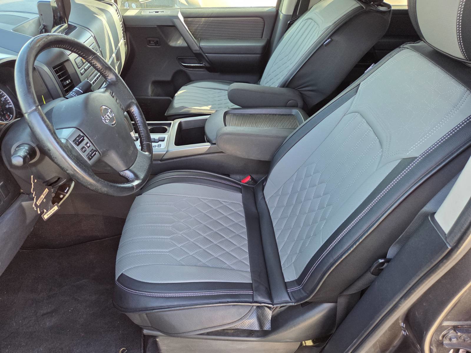 Used 2011 Nissan Titan SV w/ SV Premium Utility Pkg image 7