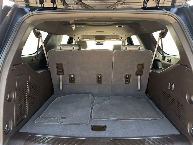 Used 2023 Chevrolet Suburban LT RWD image 18