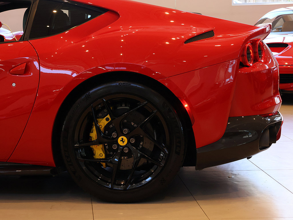Certified 2018 Ferrari 812 Superfast RWD image 40