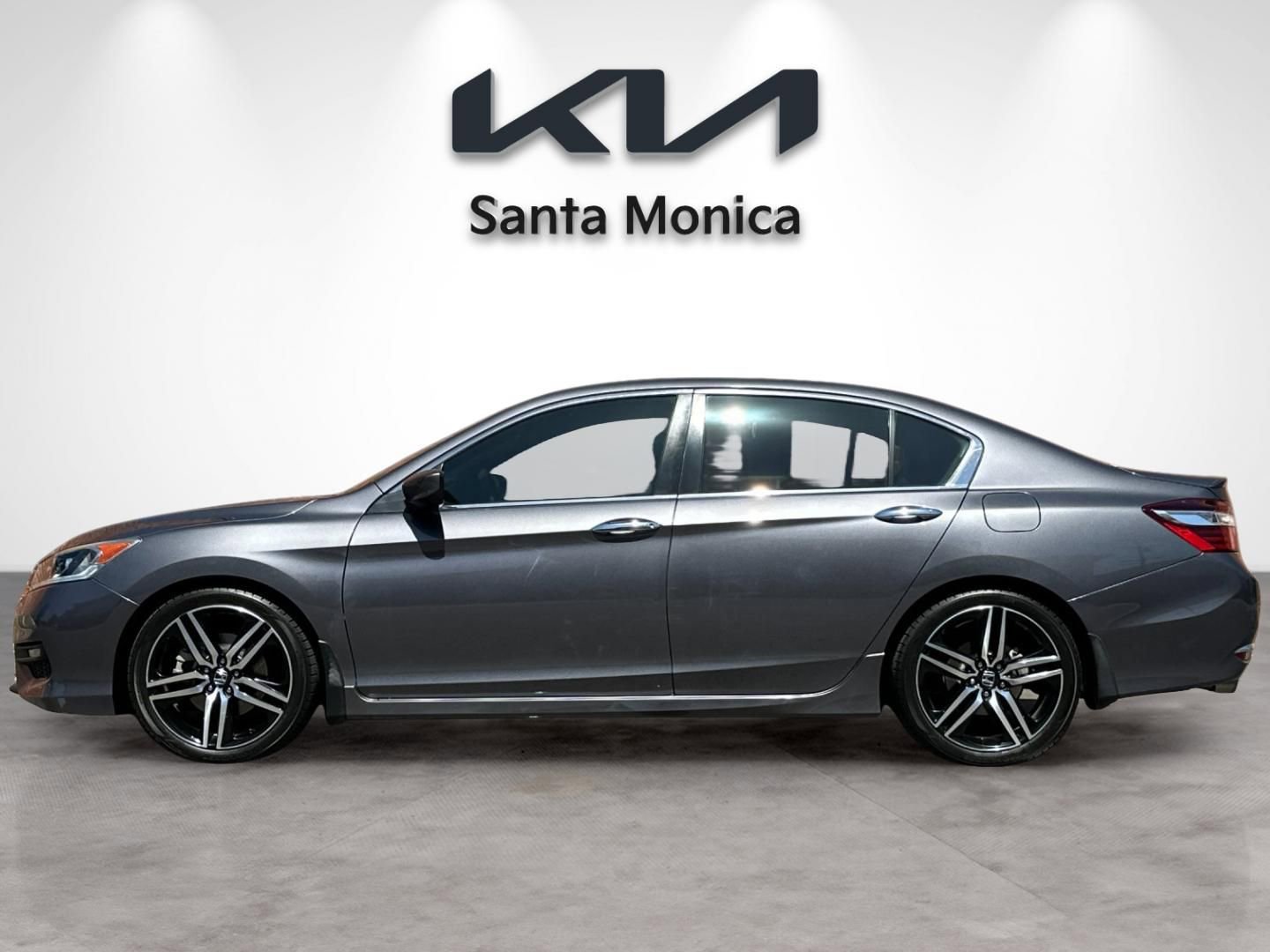 Used 2017 Honda Accord Sport image 3