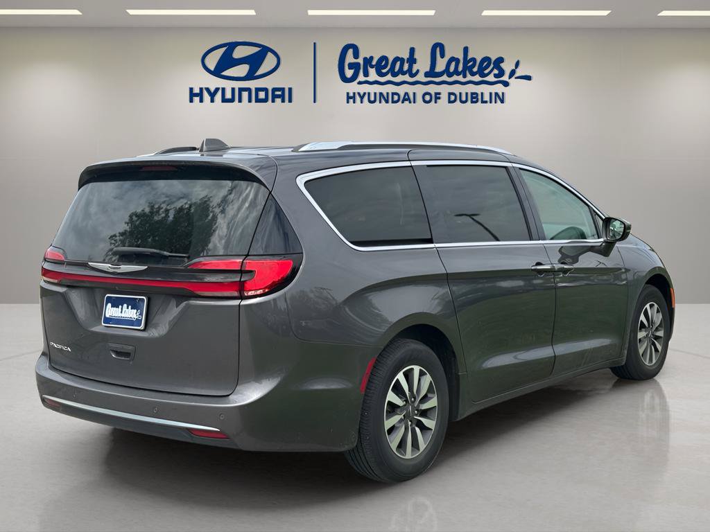 Used 2021 Chrysler Pacifica Touring-L FWD image 4