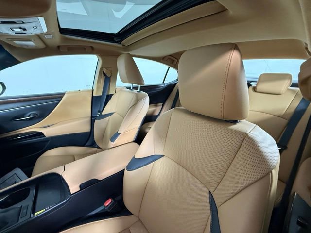 Used 2025 Lexus ES 350 w/ Premium Package FWD image 10