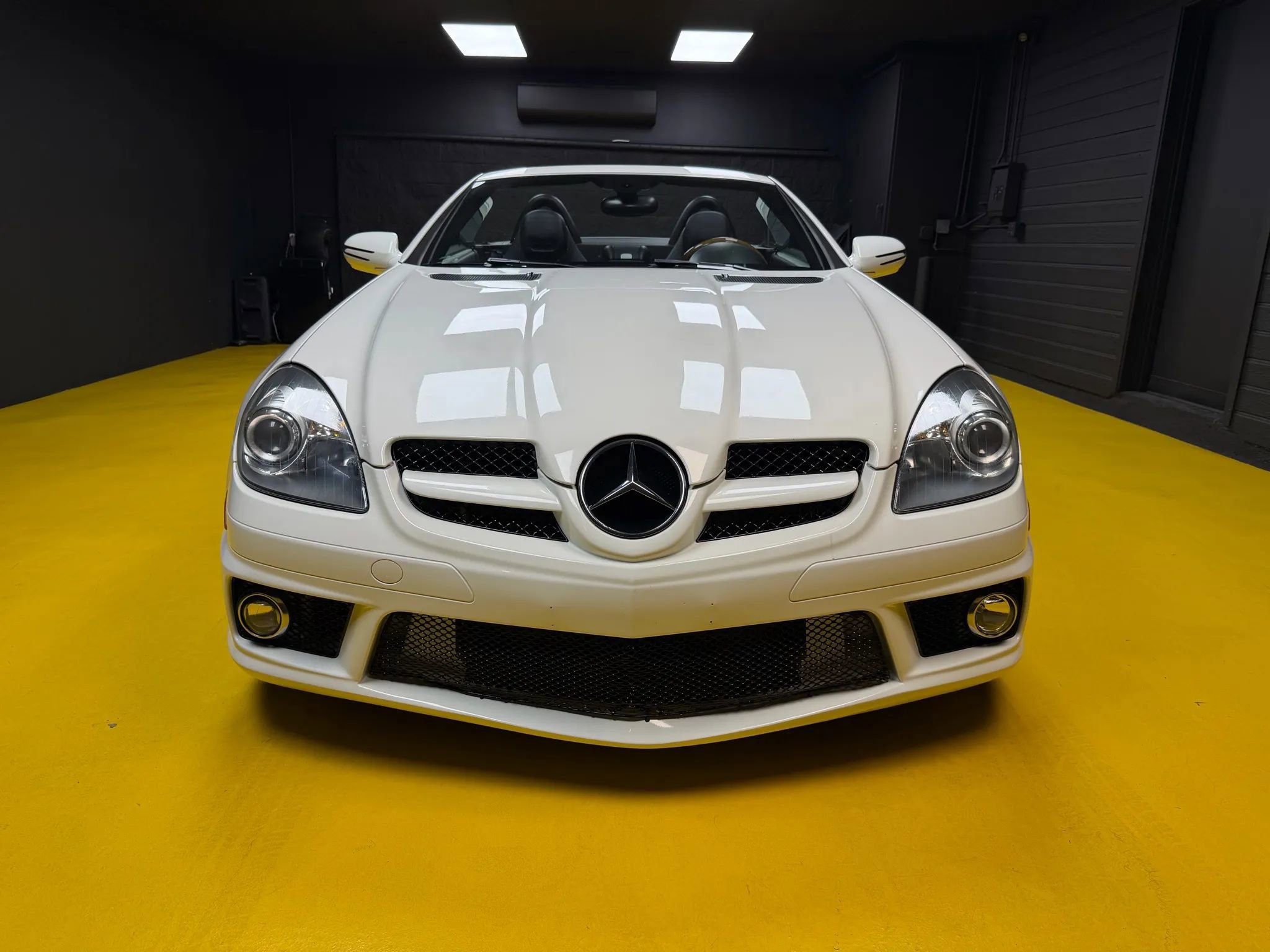 Used 2011 Mercedes-Benz SLK 300 image 2