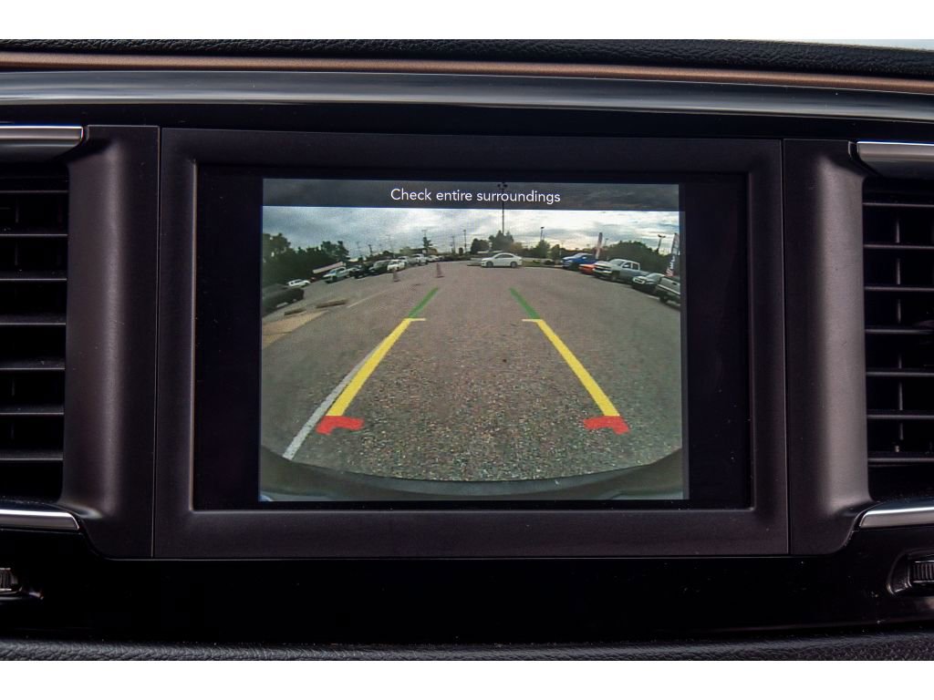 Used 2019 Chrysler Pacifica Touring-L image 24