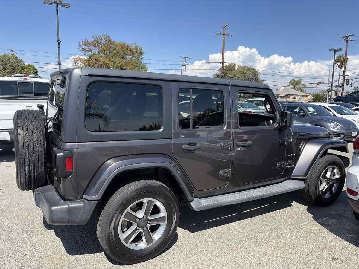 Used 2019 Jeep Wrangler Unlimited Sahara AWD/4WD image 4