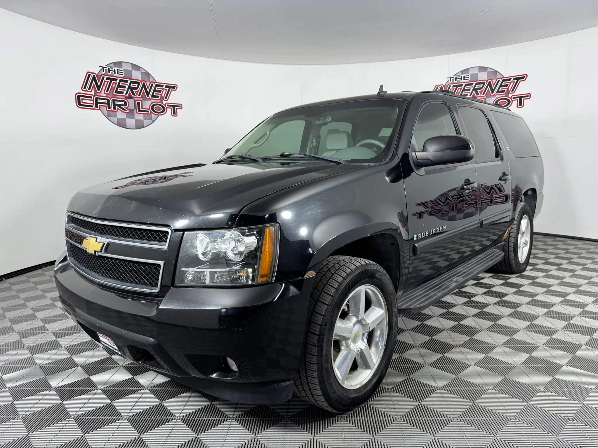 Used 2007 Chevrolet Suburban LTZ w/ LTZ Preferred Equipment Group AWD/4WD image 3