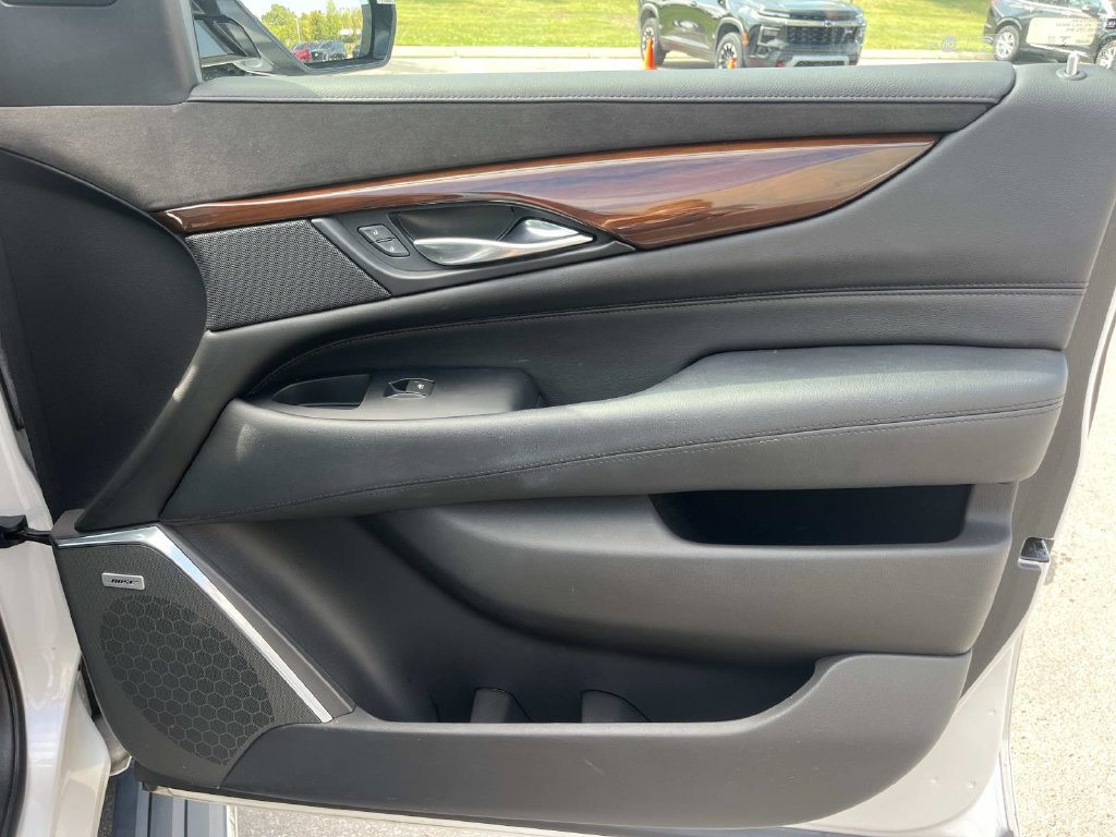 Used 2018 Cadillac Escalade ESV Premium Luxury AWD/4WD image 26