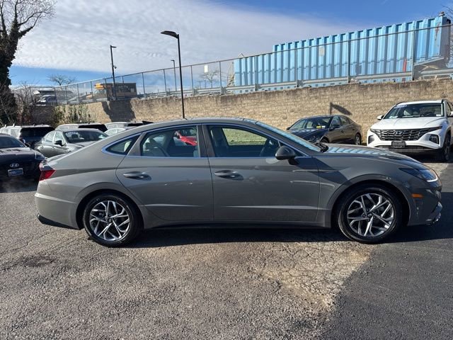Certified 2023 Hyundai Sonata SEL w/ Convenience Package image 16
