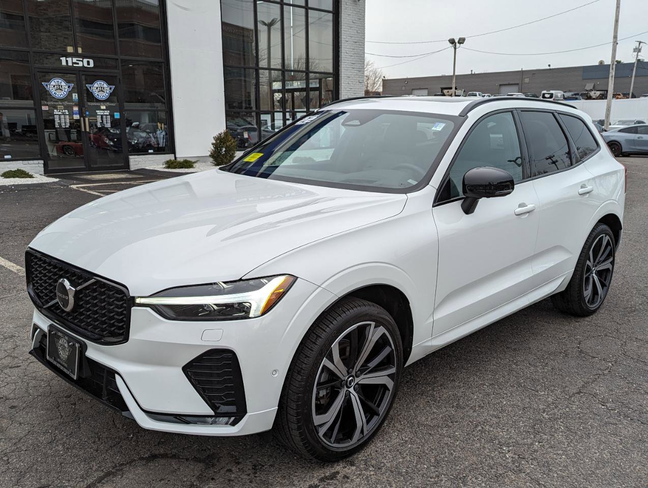 Used 2022 Volvo XC60 B5 R-Design w/ Advanced Package image 2