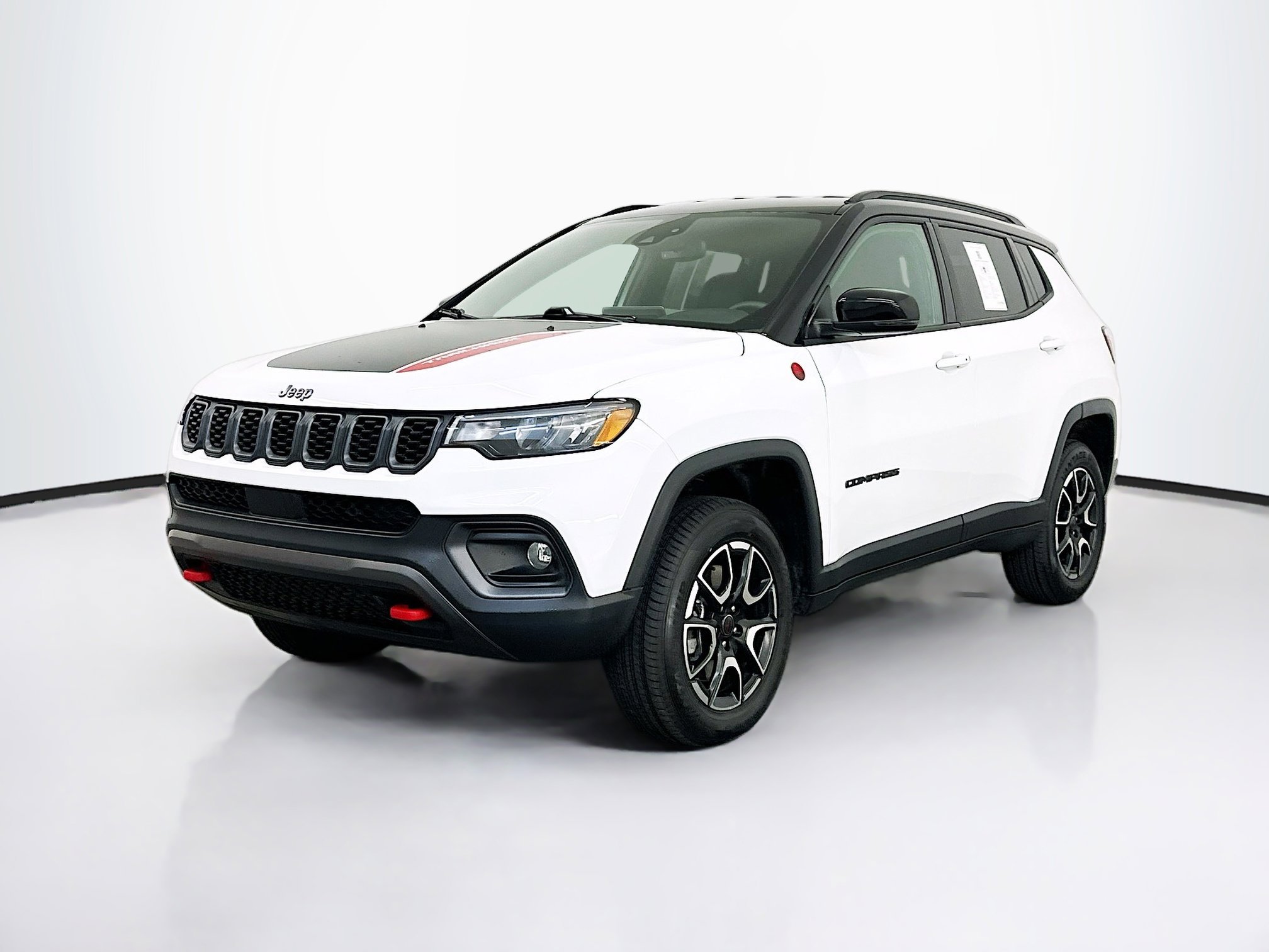 Used 2025 Jeep Compass Trailhawk AWD/4WD image 3