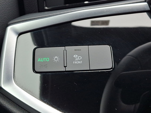 Used 2025 Audi Q3 2.0T Premium image 24