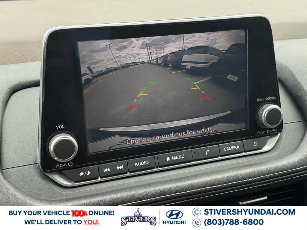 Used 2023 Nissan Rogue SV image 3