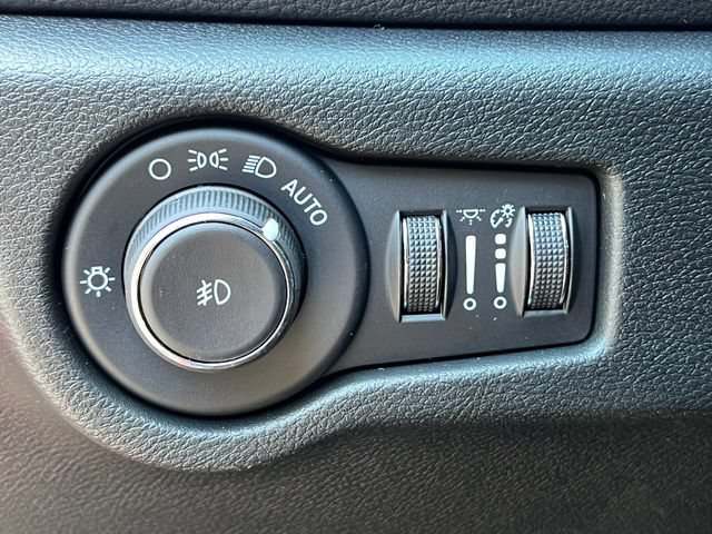 New 2026 Chrysler Pacifica Select FWD image 16