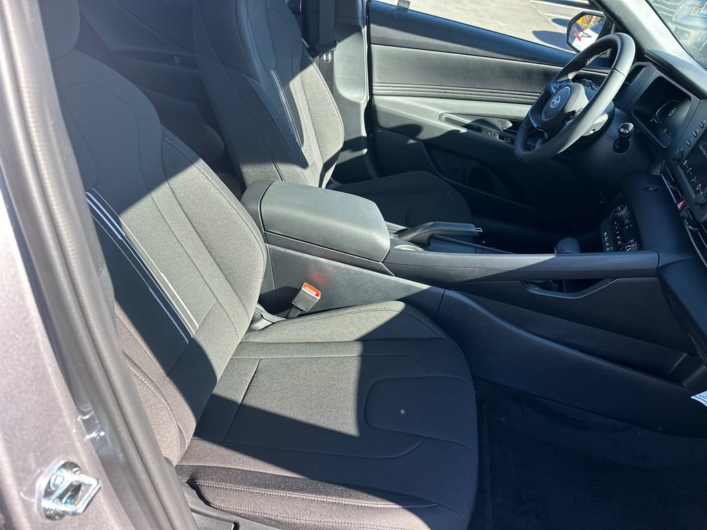New 2025 Hyundai Elantra Sport image 13