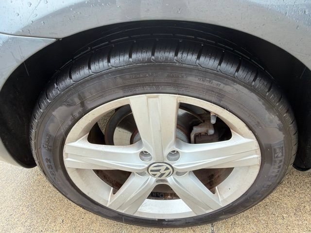 Used 2012 Volkswagen Eos Lux FWD image 18