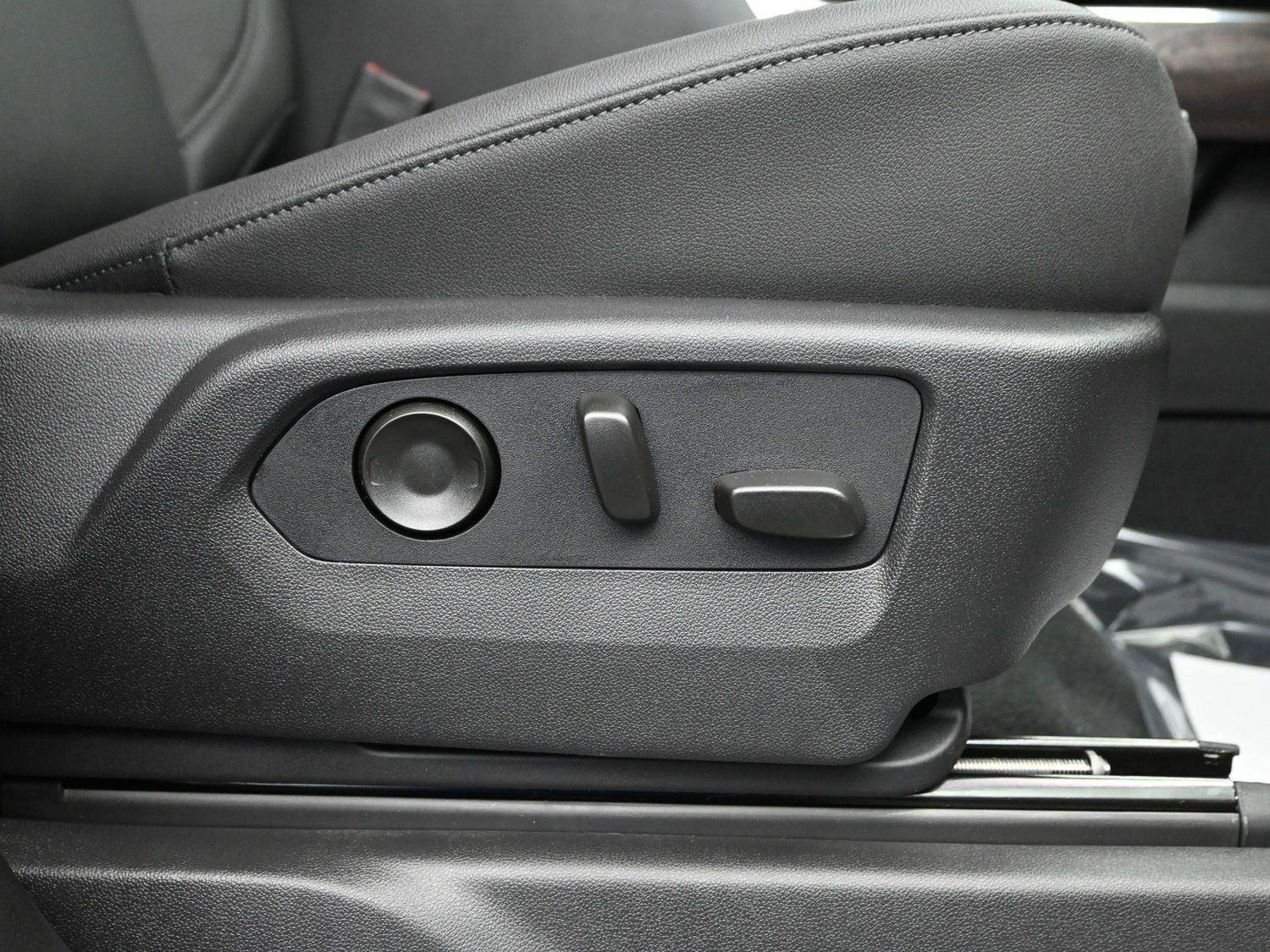 New 2026 GMC Sierra 2500 SLT w/ SLT Premium Package image 11