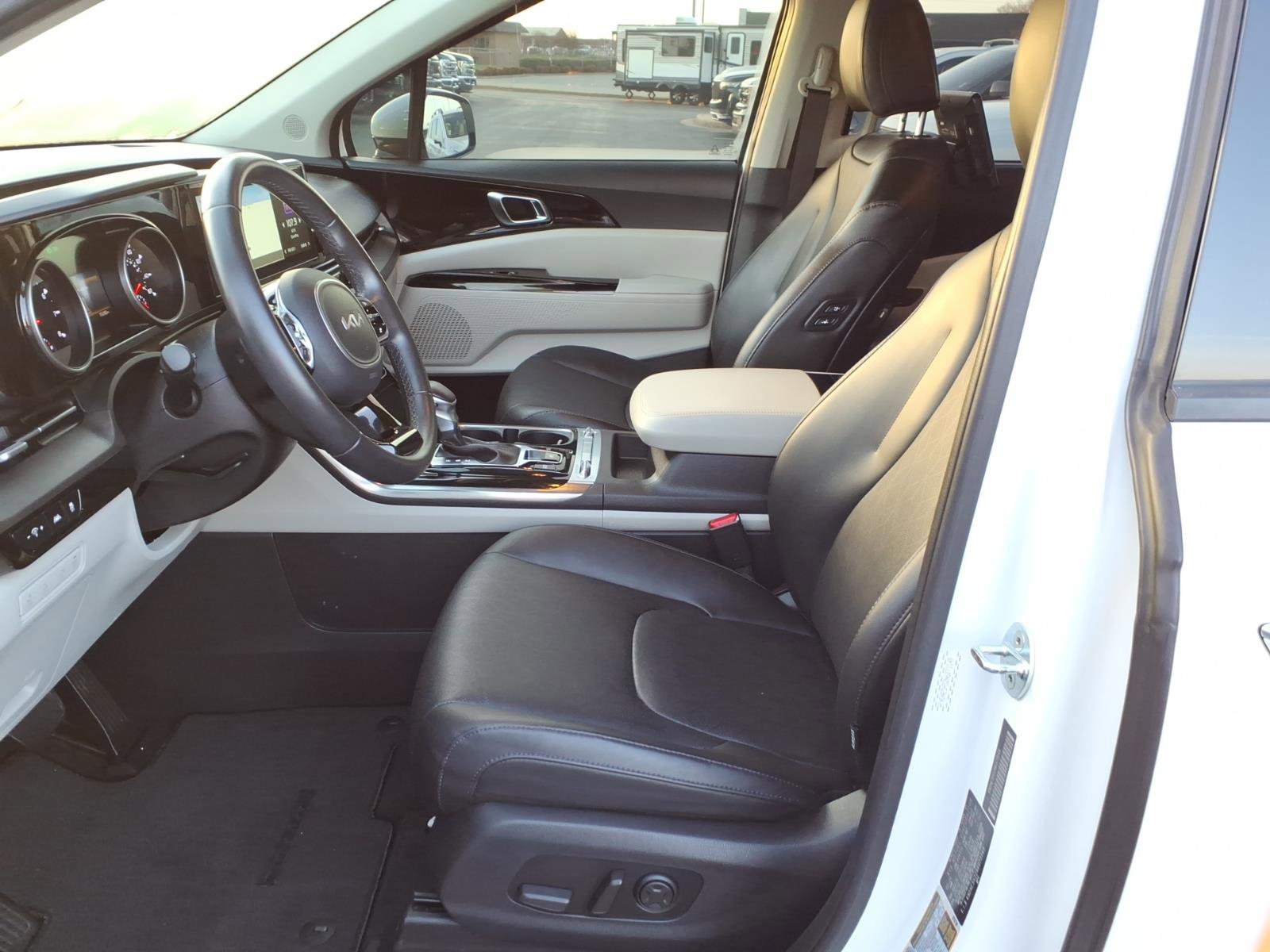 Used 2022 Kia Carnival SX image 14